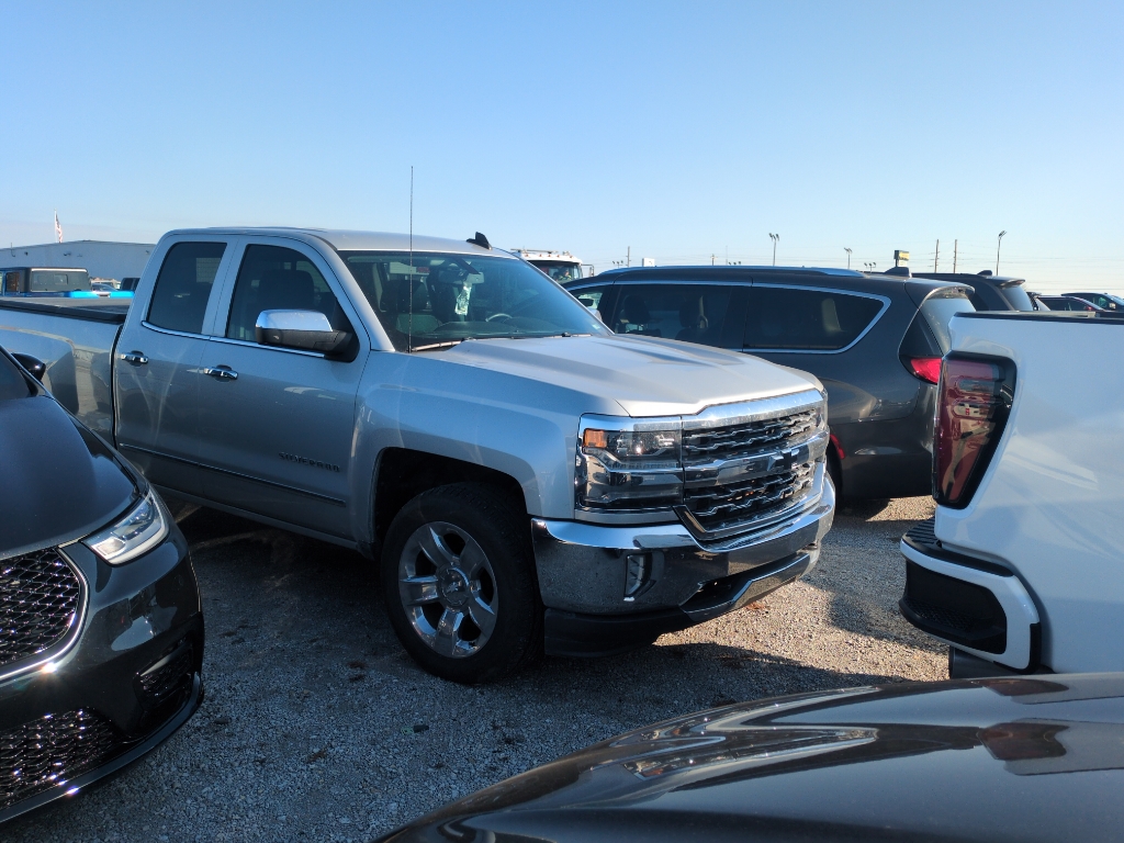 2016 Chevrolet Silverado 1500 LTZ photo 2