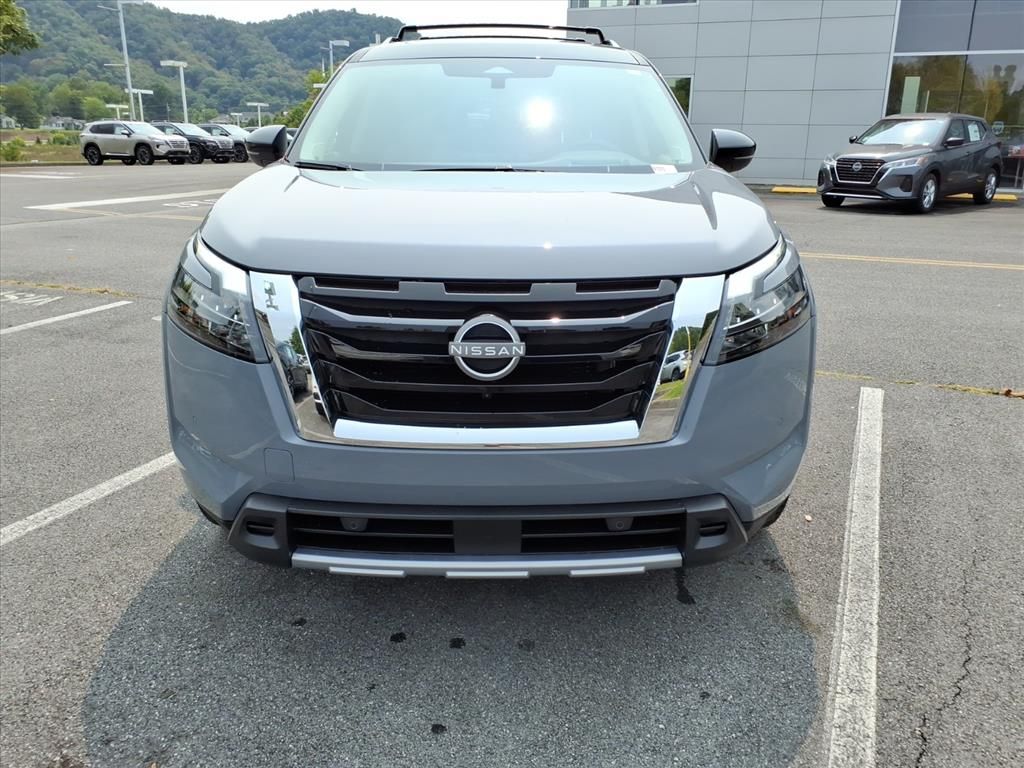 2025 Nissan Pathfinder Platinum photo 7