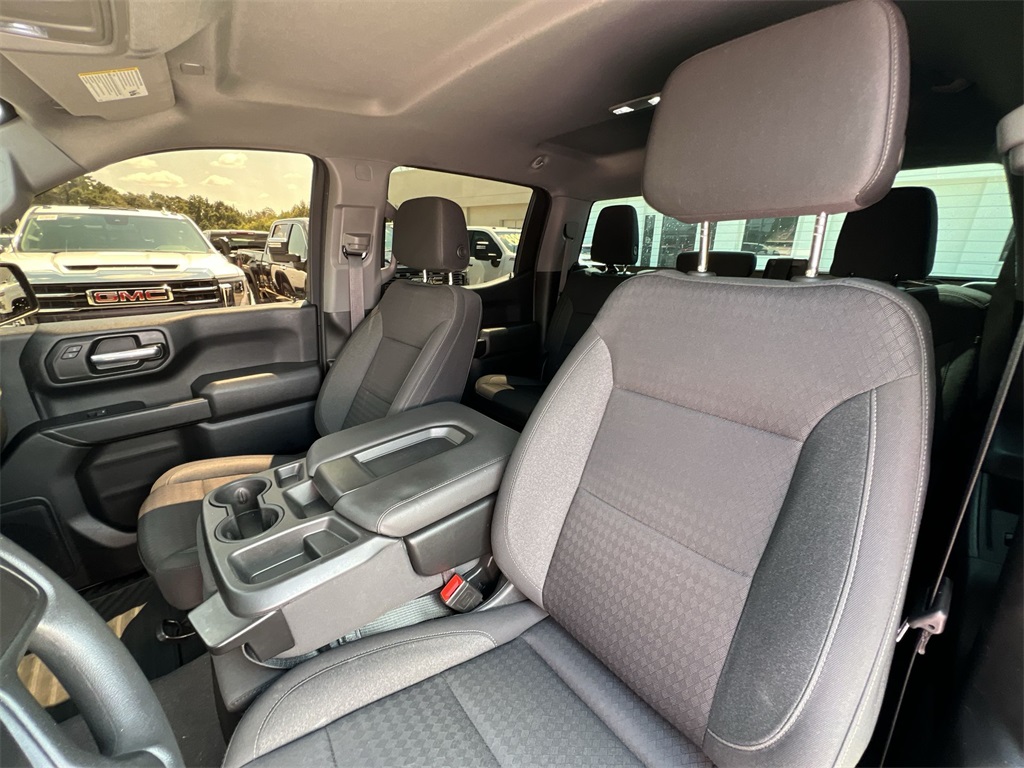 2023 Chevrolet Silverado 1500 Custom photo 13