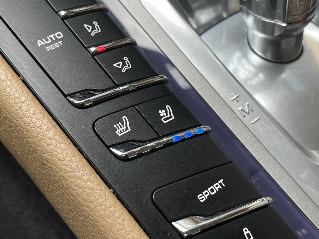 2015 Porsche Panamera Base photo 16
