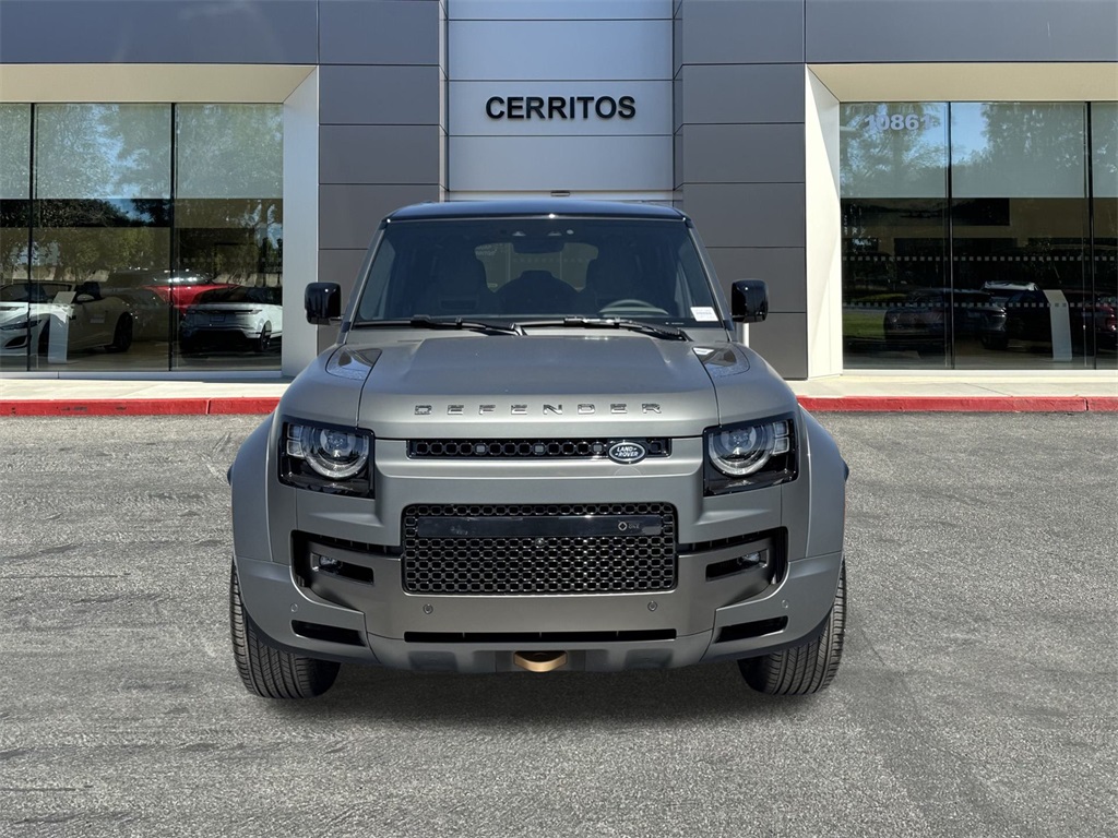 2025 Land Rover Defender 110 V8 photo 2