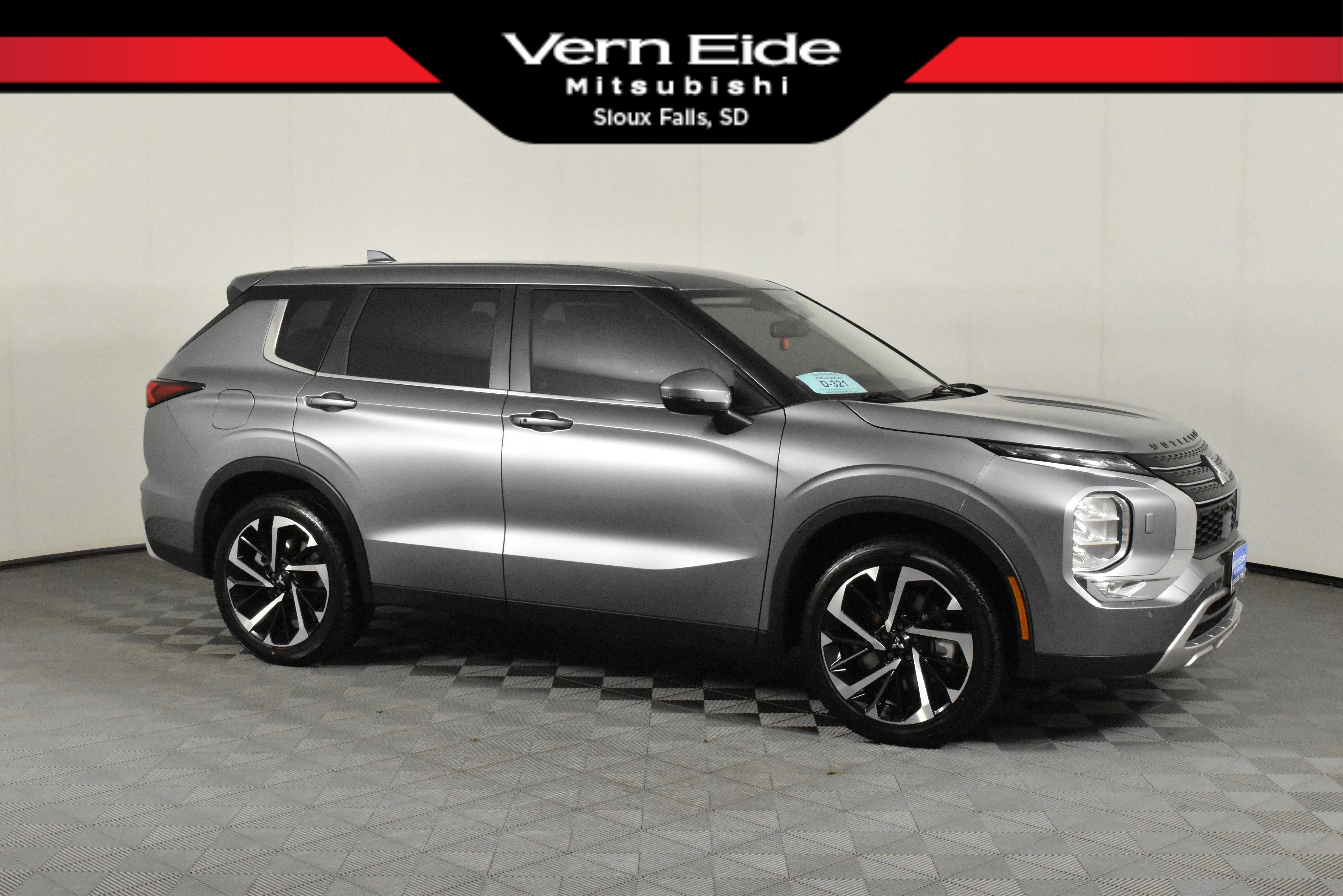 2023 Mitsubishi Outlander SE