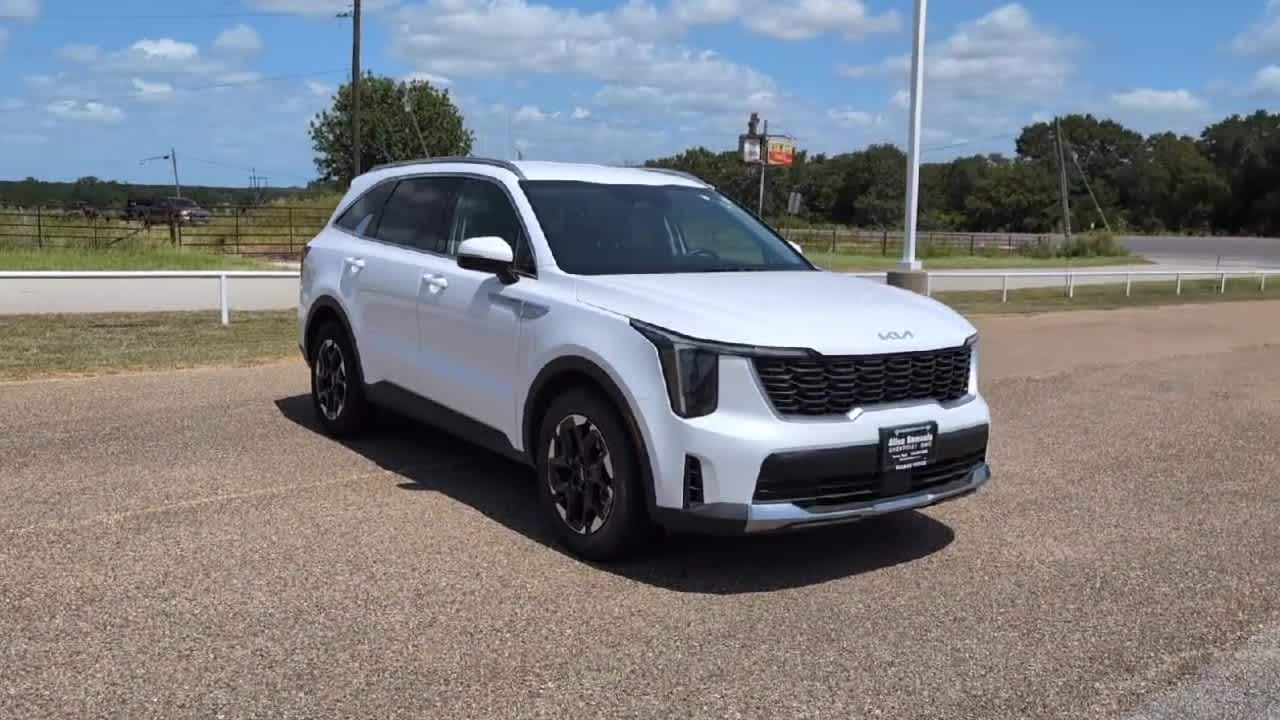 2024 Kia Sorento S photo 2
