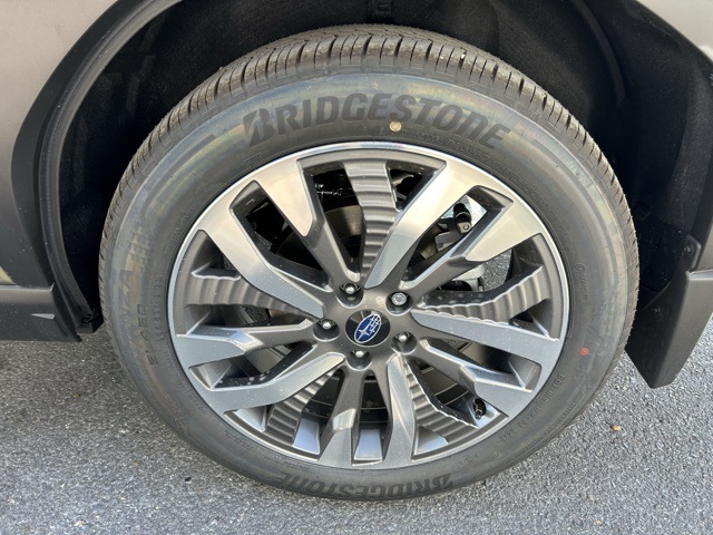 2025 Subaru Forester Touring photo 9
