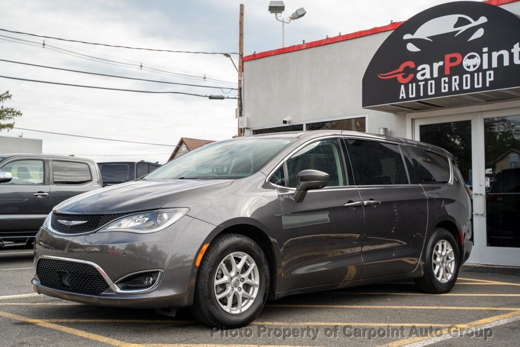 2020 Chrysler Pacifica Touring's photo