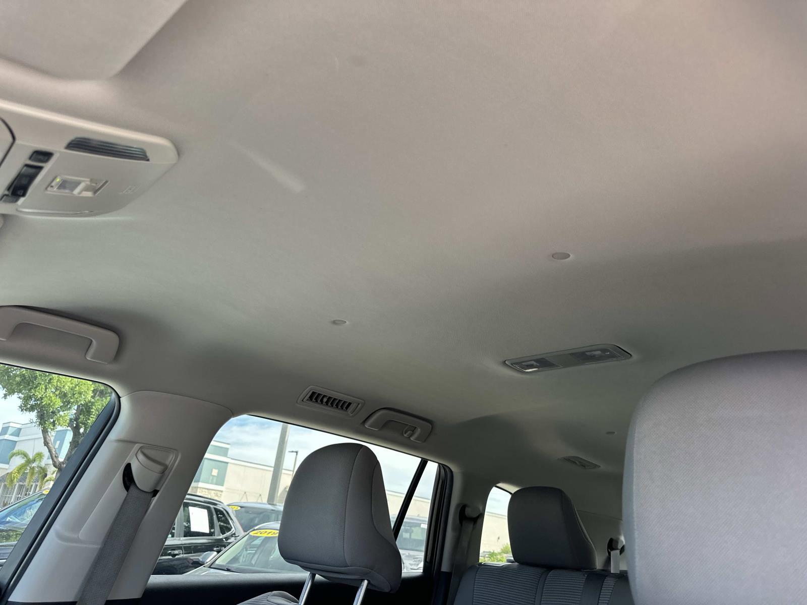 2022 Toyota Highlander LE photo 18