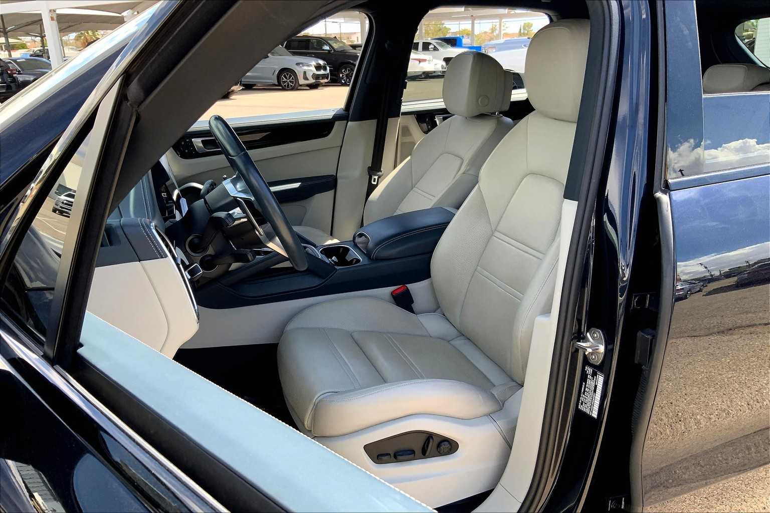 2022 Porsche Cayenne Base photo 7