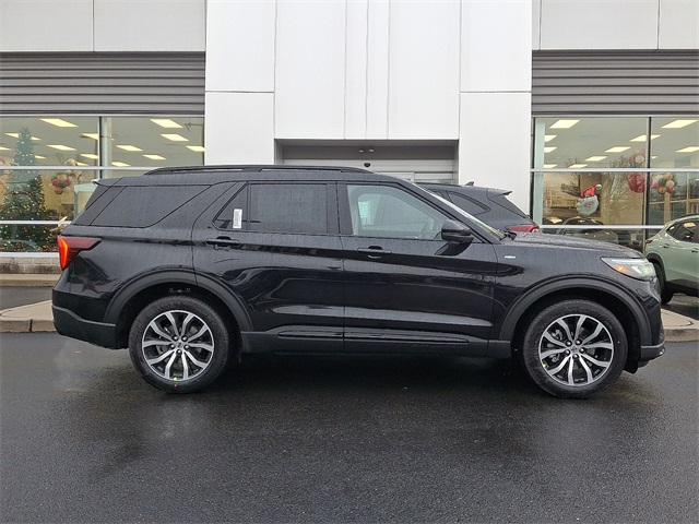 2026 Ford Explorer ST-LINE's photo