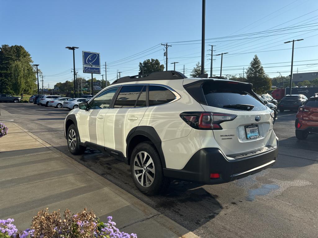 2025 Subaru Outback Premium photo 4