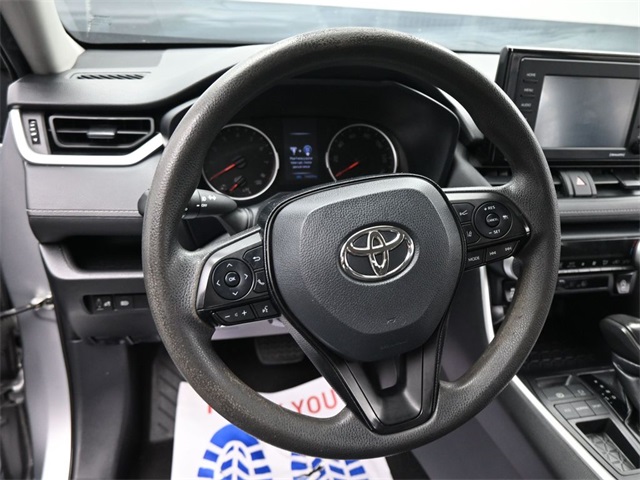 2021 Toyota RAV4 XLE photo 2