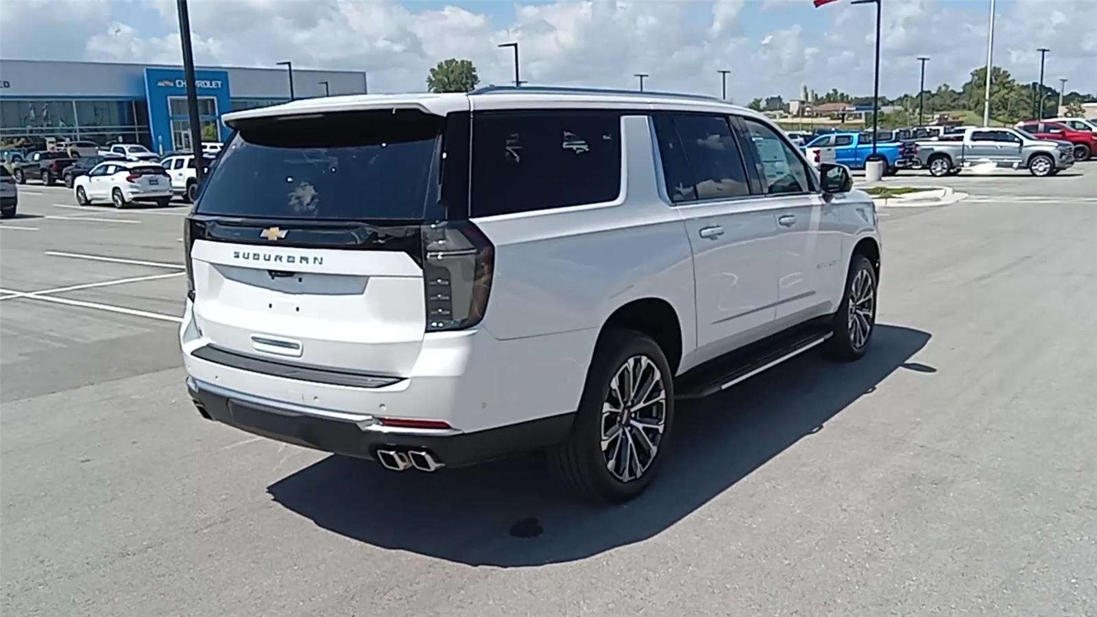 2025 Chevrolet Suburban High Country photo 8