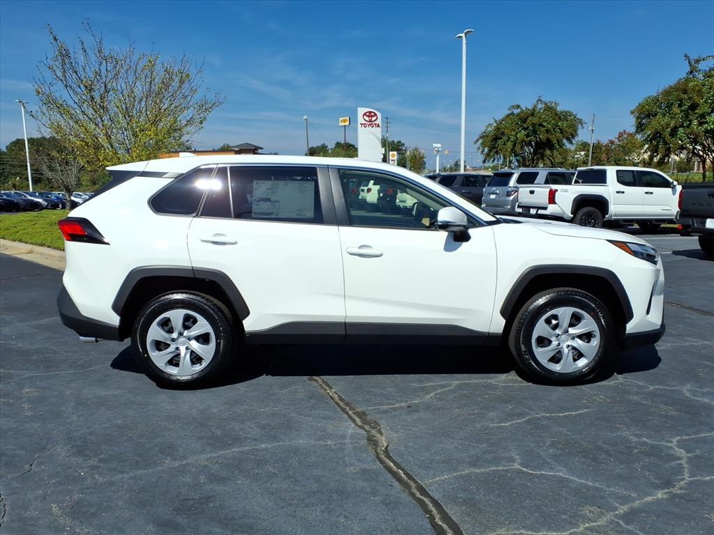 2025 Toyota RAV4 LE photo 6