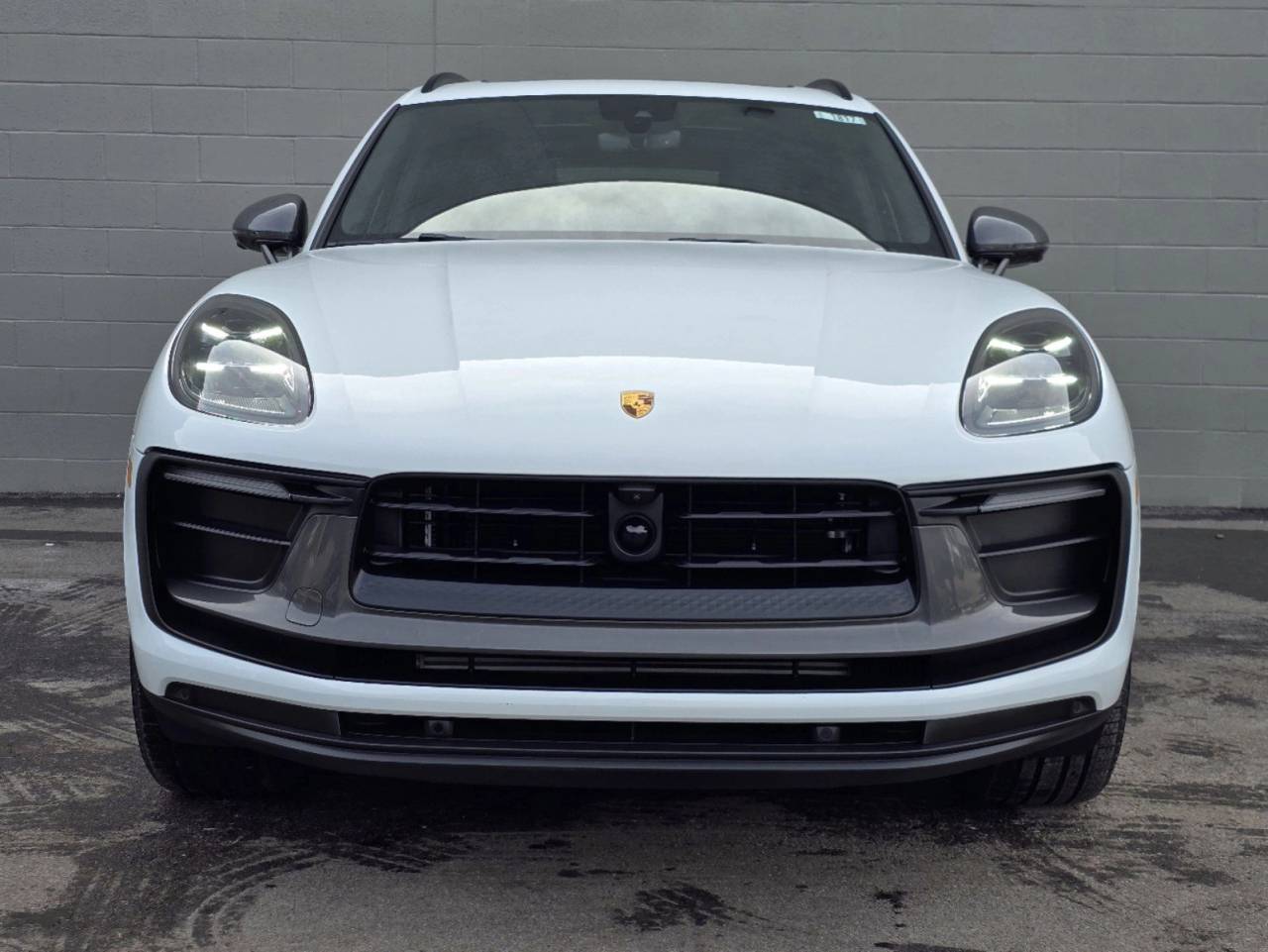 2025 Porsche Macan T photo 2