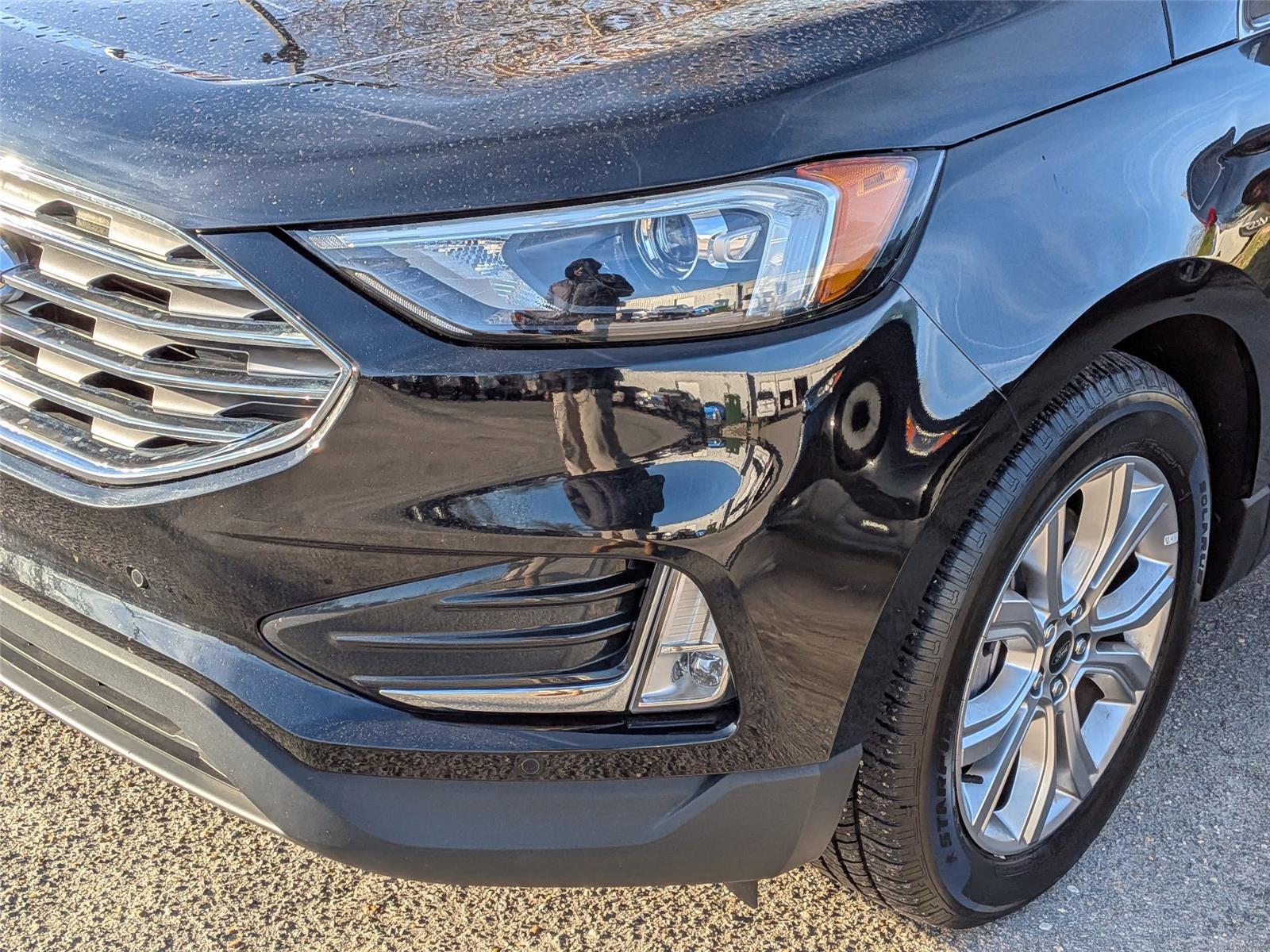 2024 Ford Edge Titanium photo 2