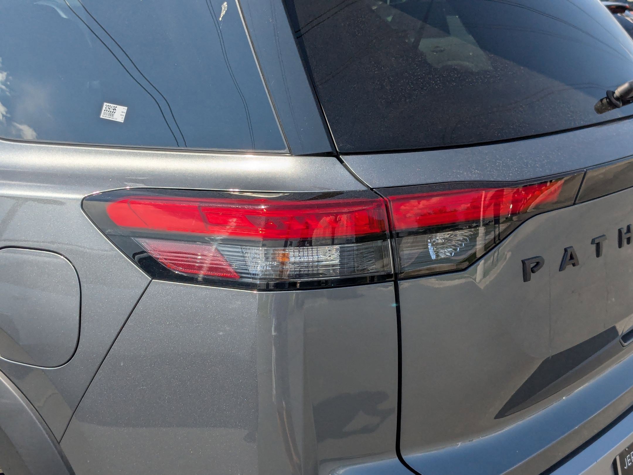 2023 Nissan Pathfinder SL photo 11