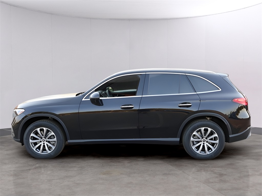 2025 Mercedes Benz GLC 300 4MATIC photo 2