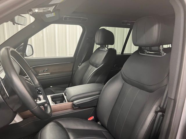 2024 Land Rover Range Rover SE photo 8