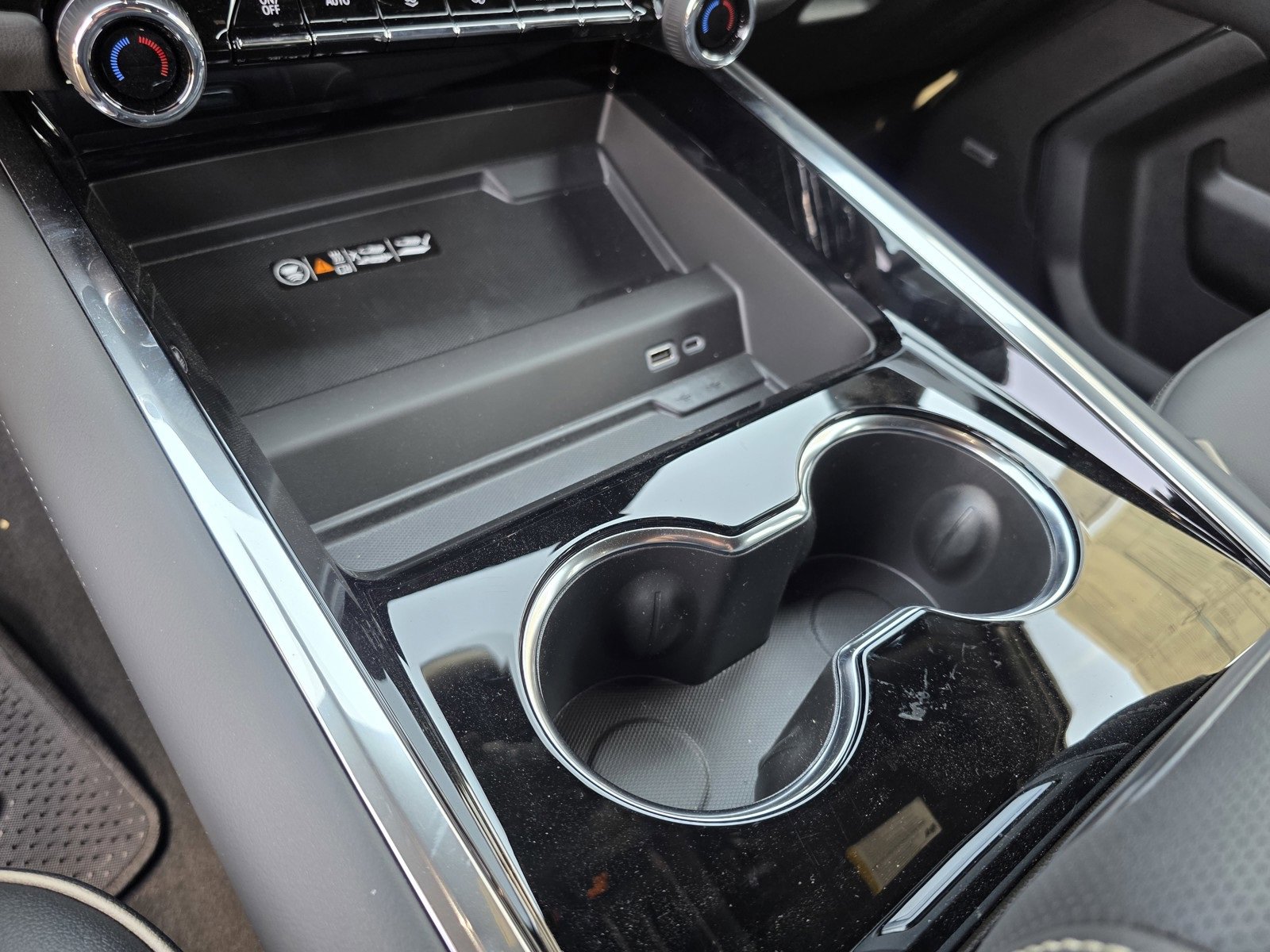 2025 Chevrolet Suburban Premier photo 30