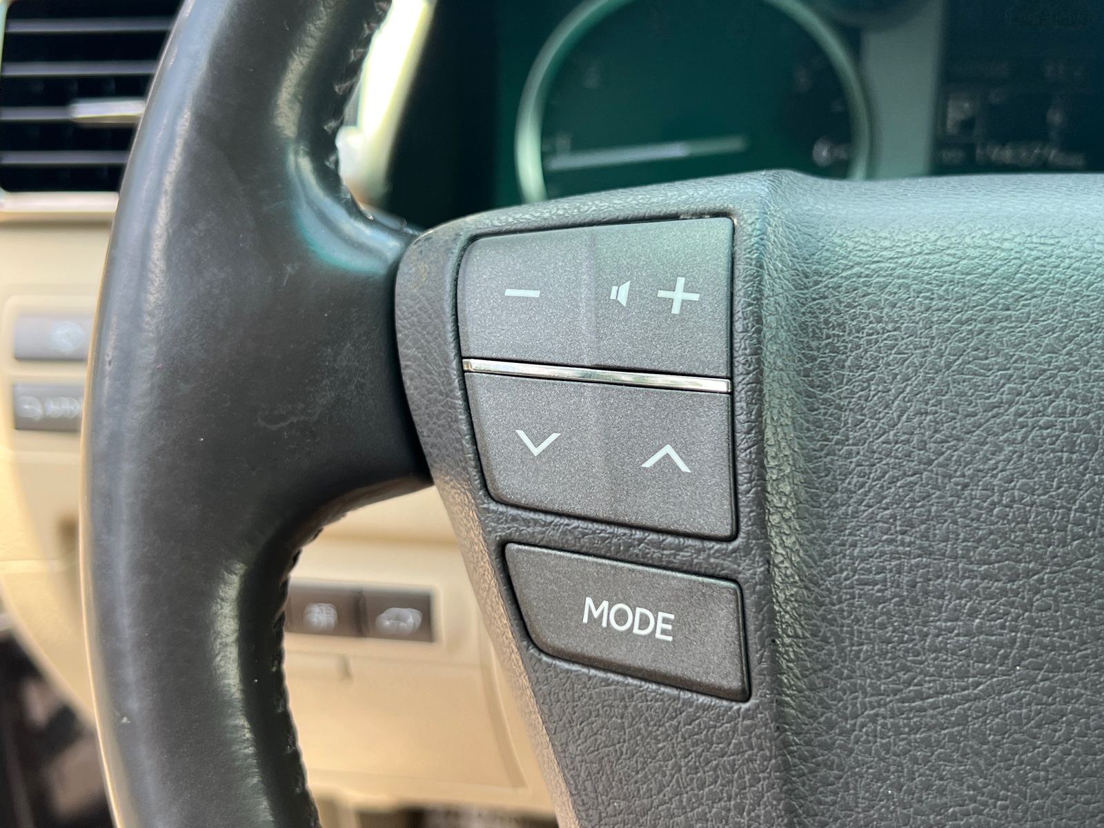 2014 Lexus LX 570 photo 27