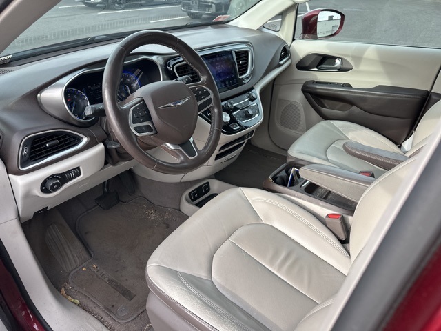 2017 Chrysler Pacifica Touring L photo 3