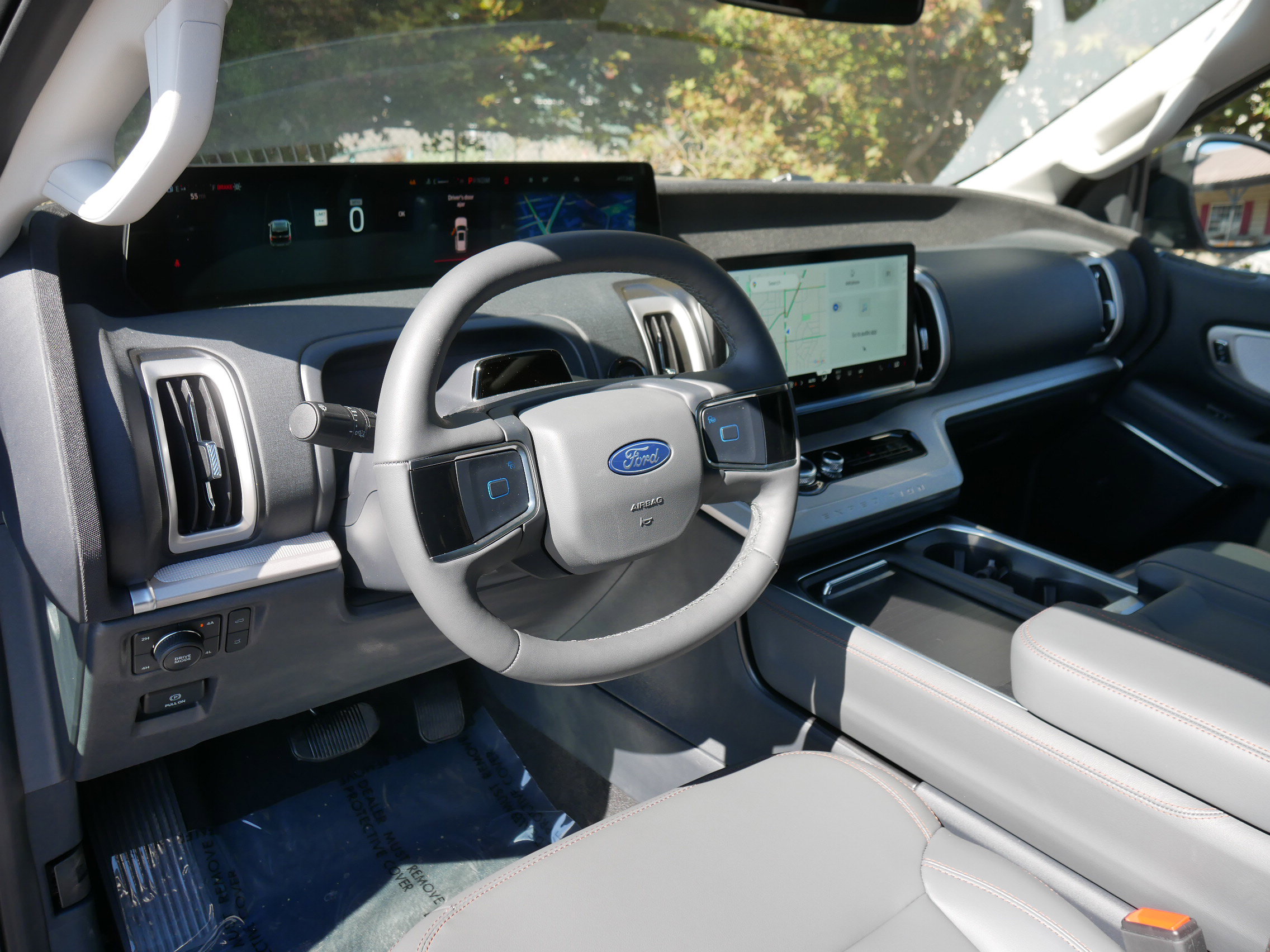 2025 Ford Expedition photo 3