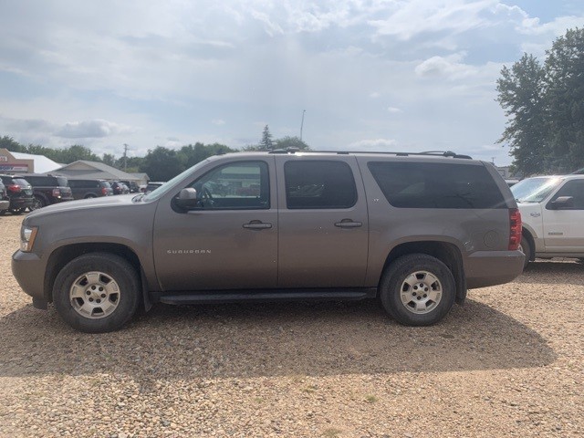 【porte】 SUBURBAN Dirt Pre-Owned 2013 Chevrolet Suburban 1500 LT 4D Sport Utility