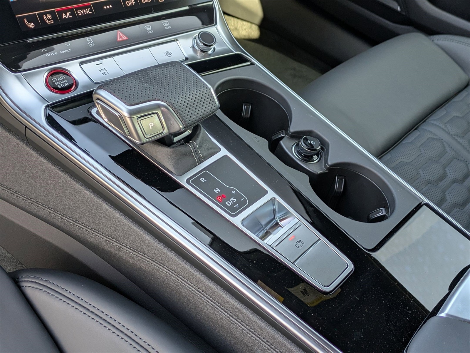2025 Audi RS 6 Avant Performance Base photo 7