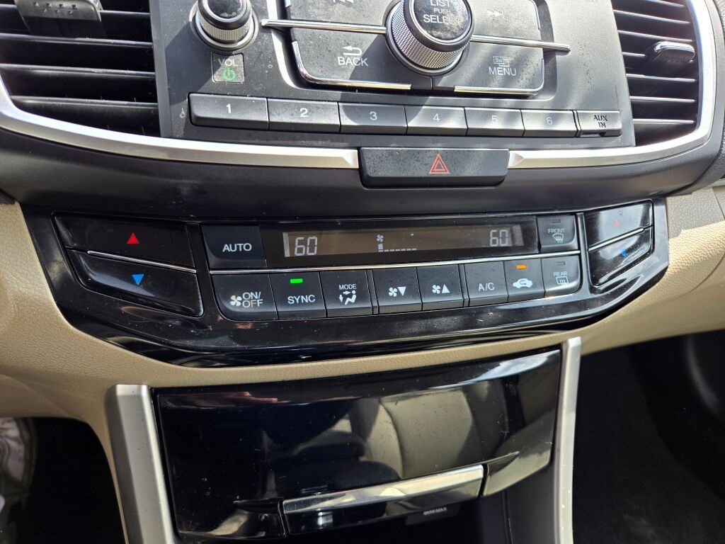 2017 Honda Accord LX photo 17