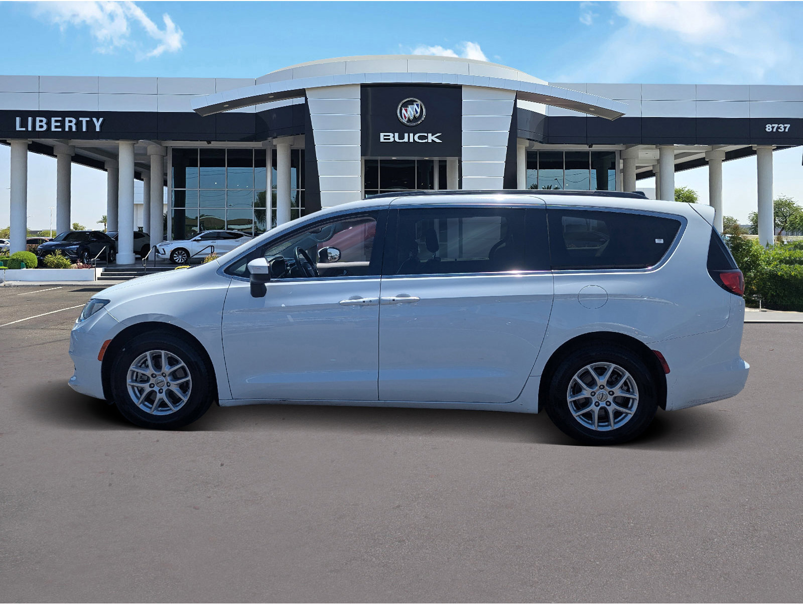 2021 Chrysler Voyager LXi photo 4