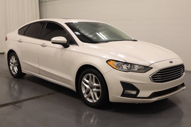 2020 Ford Fusion SE photo 2