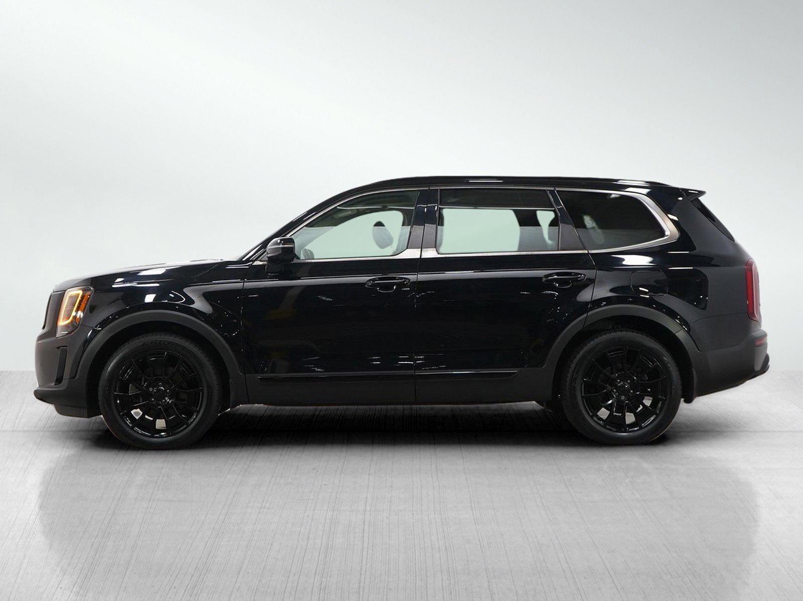 Used 2021 Kia Telluride SX with VIN 5XYP5DHC1MG137745 for sale in Burnsville, Minnesota