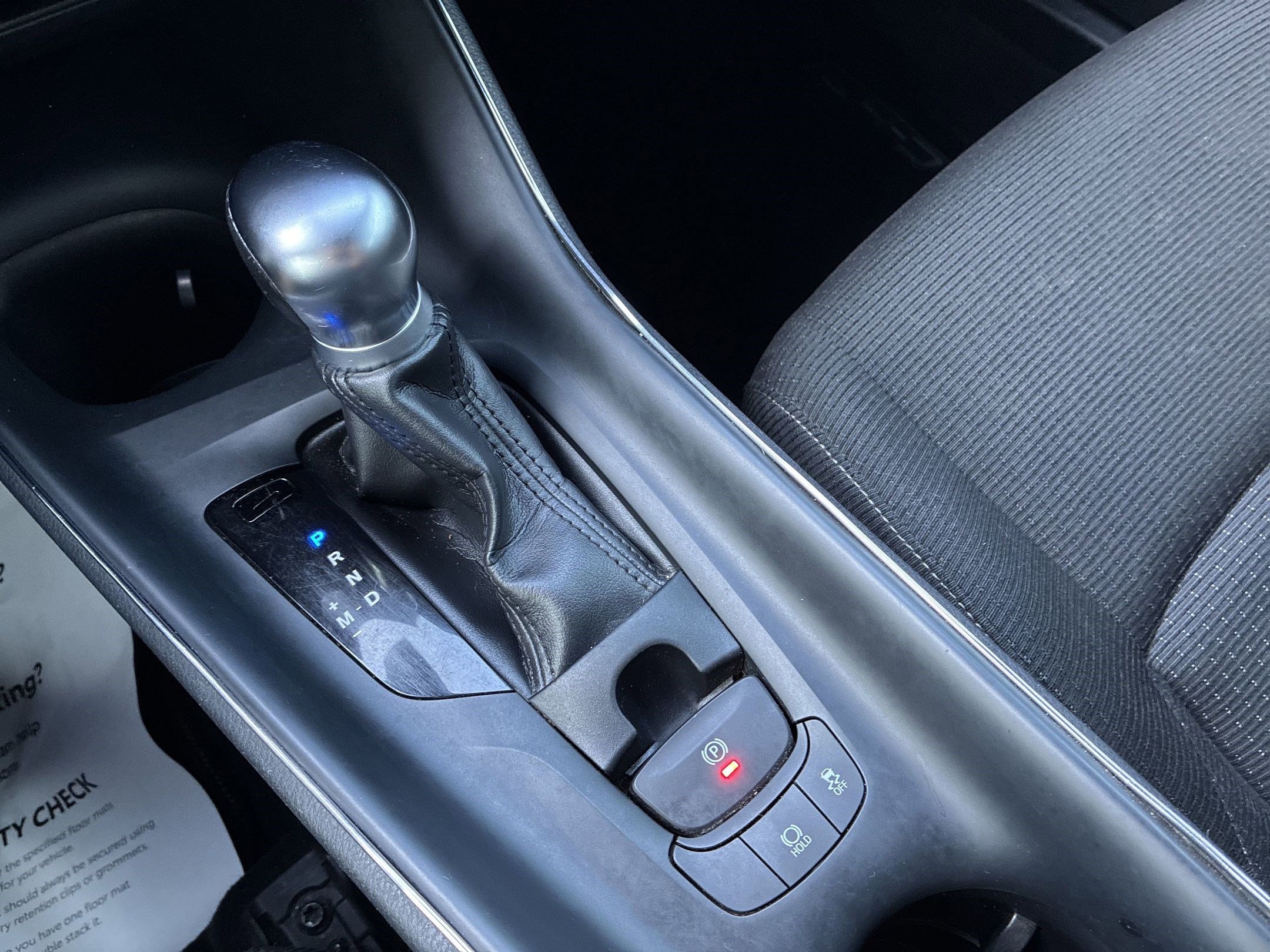 2019 Toyota C-HR XLE photo 16