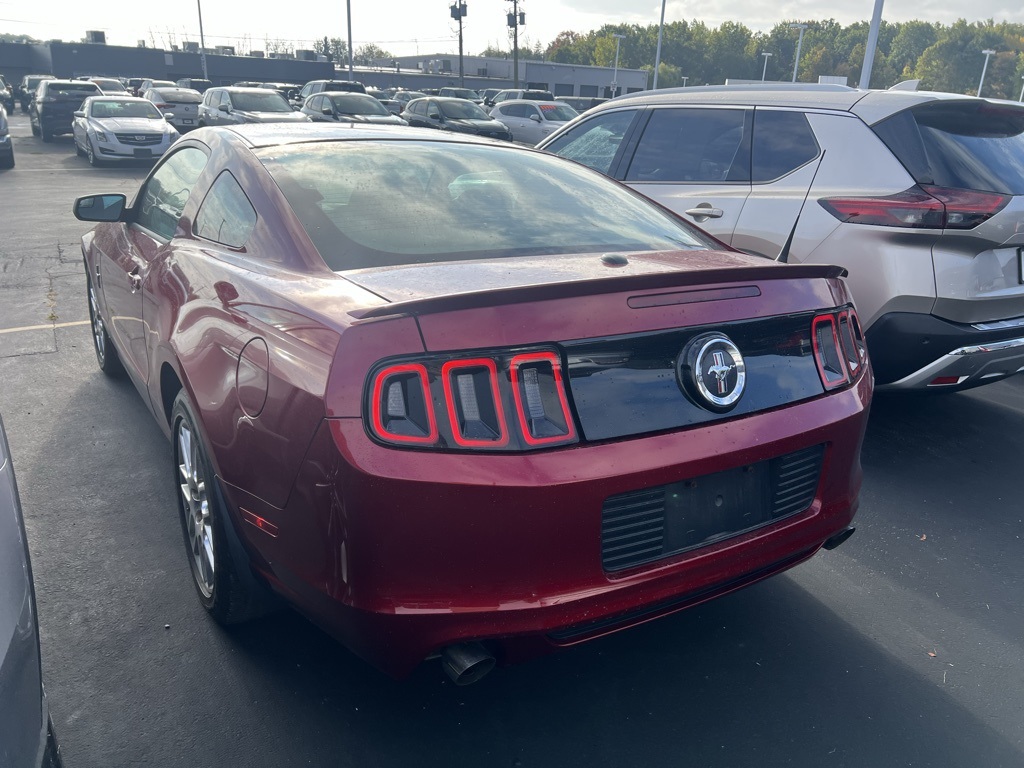 2014 Ford Mustang V6 Premium photo 3