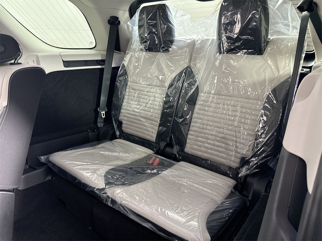 2025 Land Rover Discovery SE photo 22