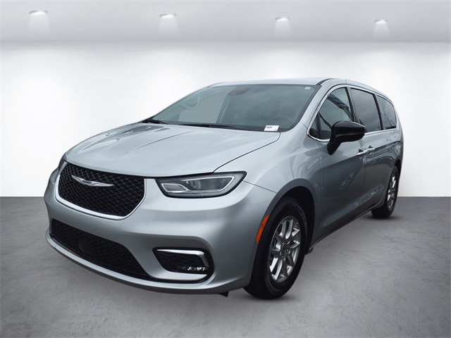 2024 Chrysler Pacifica Touring L's photo