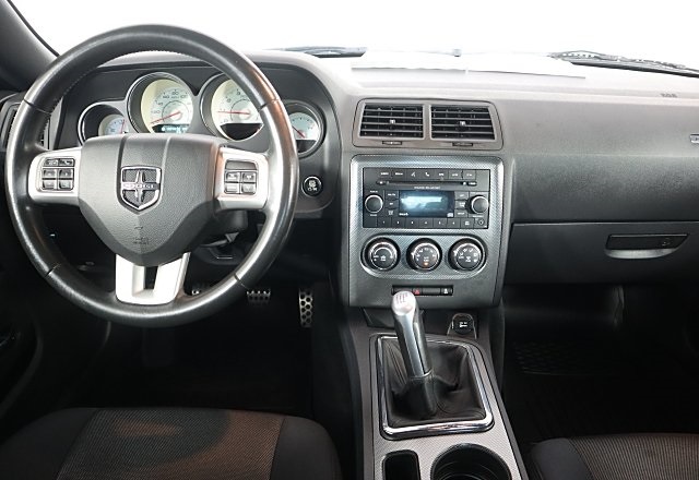 2014 Dodge Challenger R/T photo 13