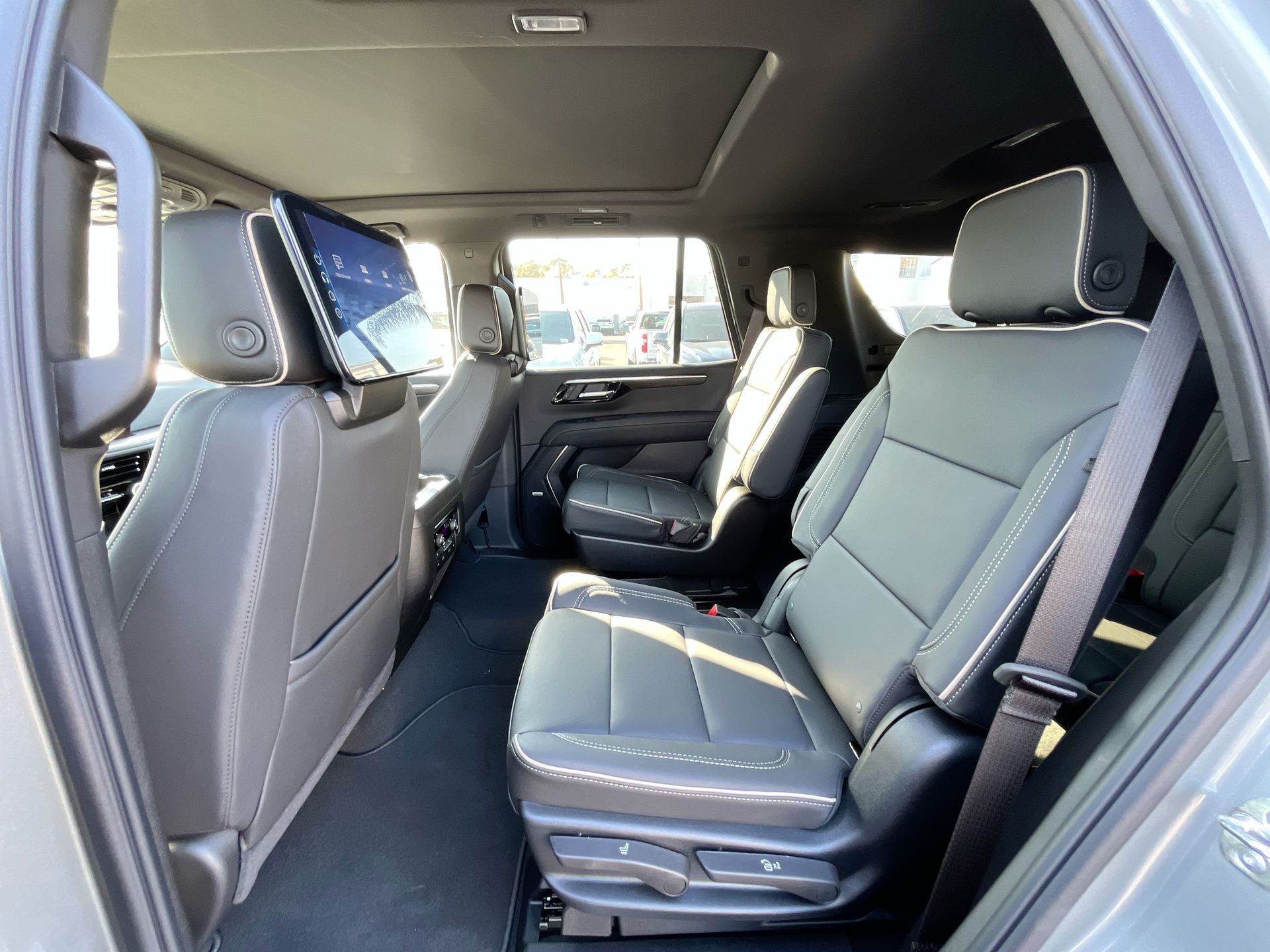 2025 Chevrolet Tahoe Premier photo 24