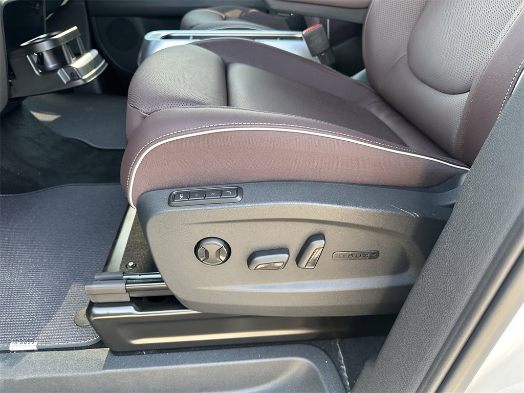 2025 Volkswagen ID. Buzz Pro S photo 11
