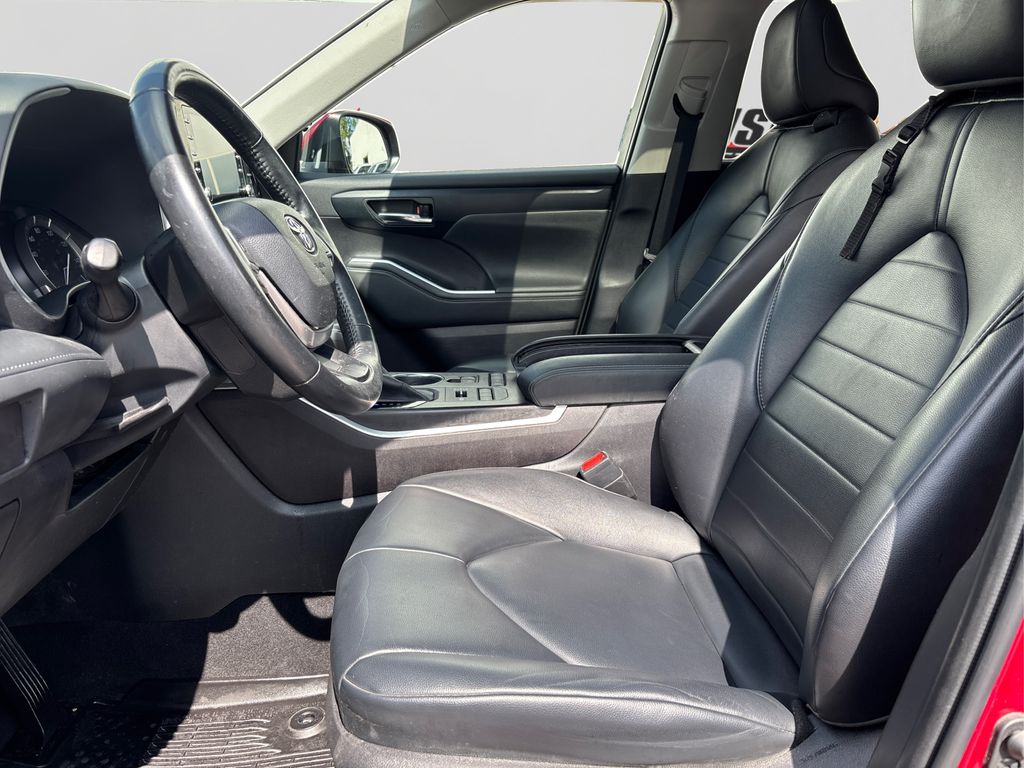 2022 Toyota Highlander XLE photo 9