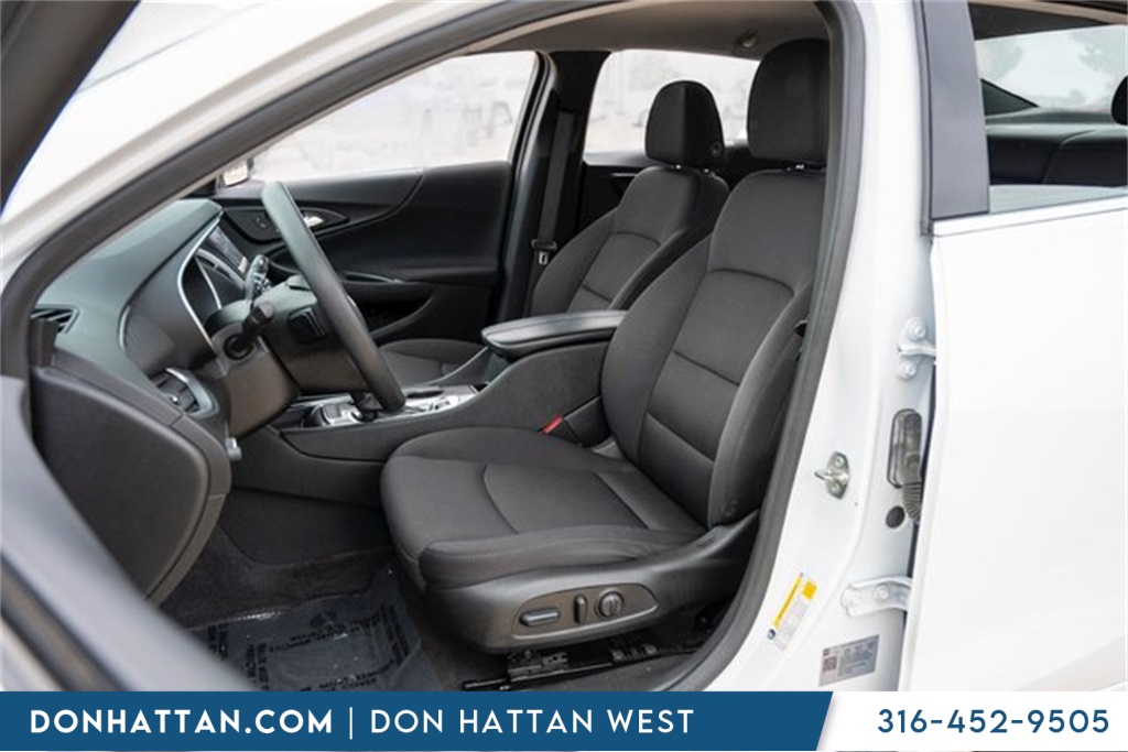 2023 Chevrolet Malibu 1LT photo 3