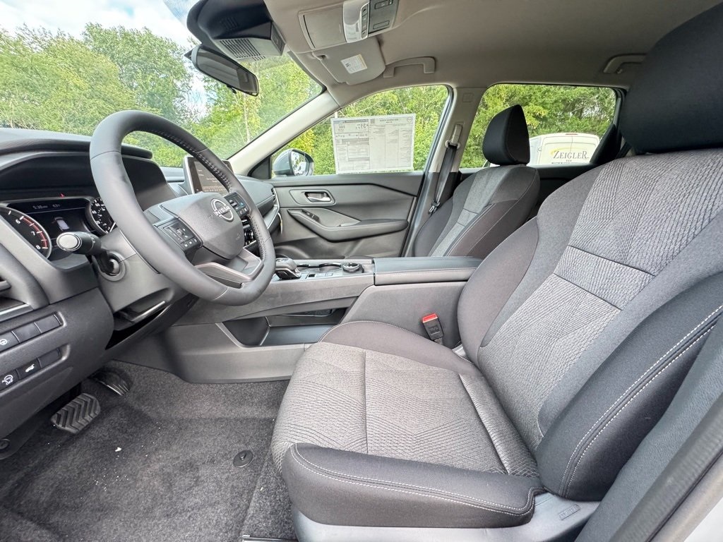 2026 Nissan Rogue SV photo 11