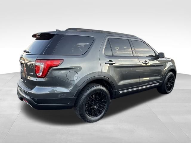 2019 Ford Explorer XLT photo 2