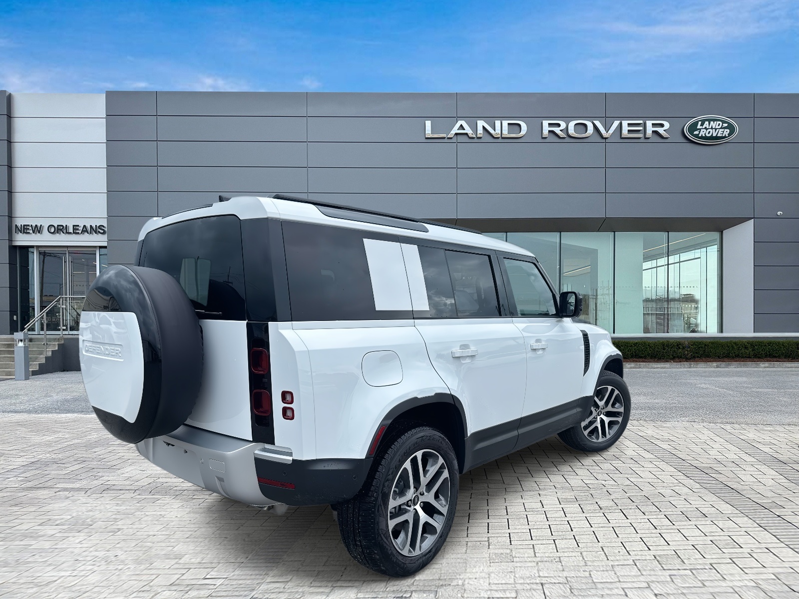 2025 Land Rover Defender 110 S photo 3