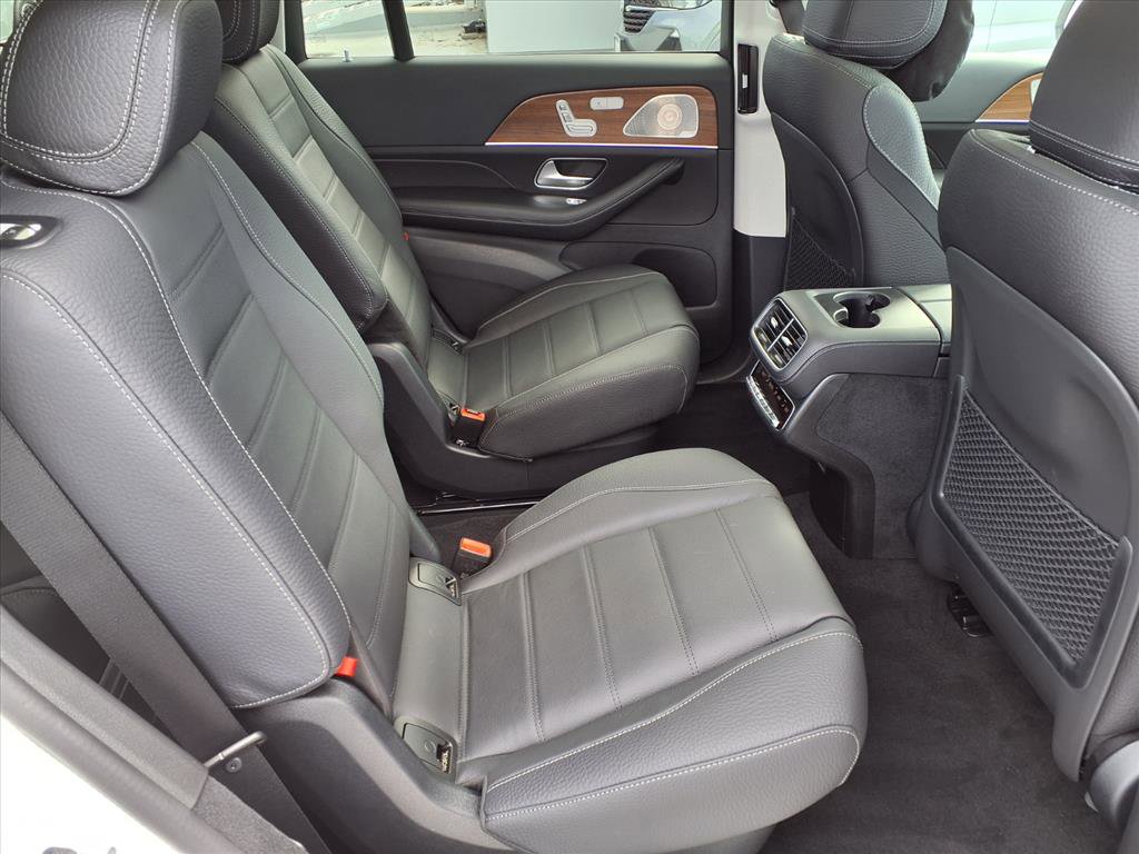 2026 Mercedes Benz GLS 450 4MATIC photo 18