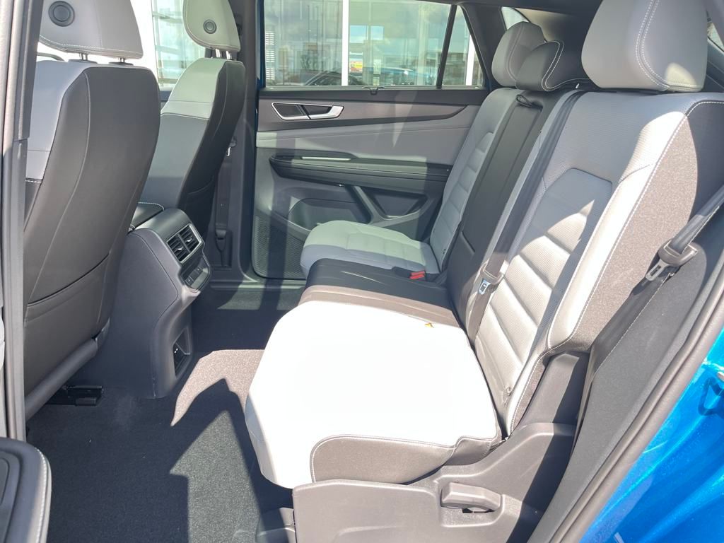 2025 Volkswagen Atlas Cross Sport SEL R-Line photo 22