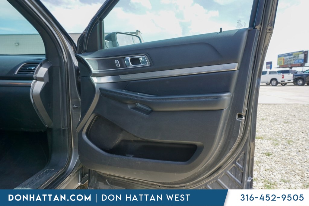 2019 Ford Explorer XLT photo 2