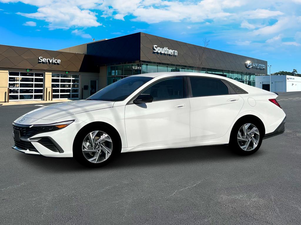 2025 Hyundai Elantra SEL Sport photo 2