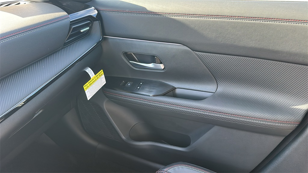 2026 Nissan Kicks SR photo 20