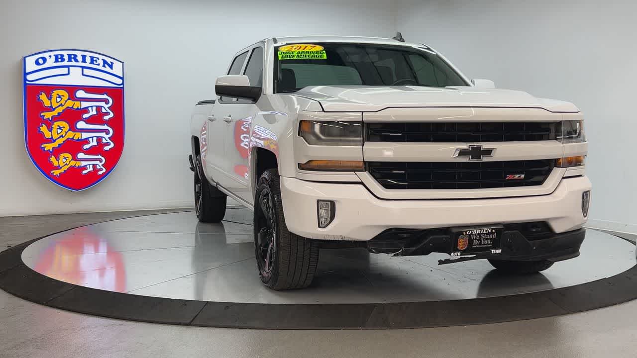2017 Chevrolet Silverado 1500 LT photo 2