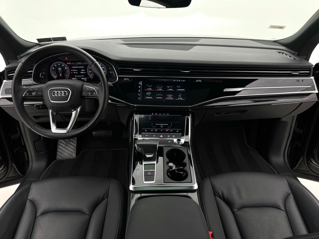 2019 Audi Q8 Premium photo 3